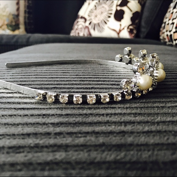 Bridal Swarovski Crystal and Pearl Crown - Picture 2 of 3