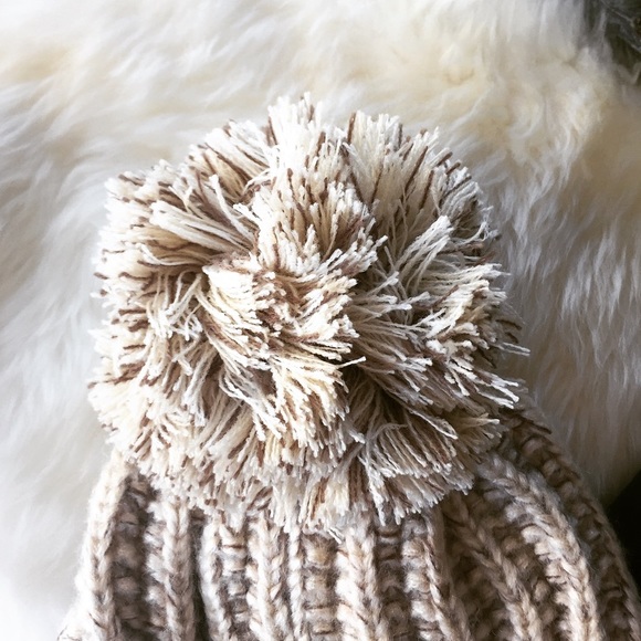 - POM BEANIE HAT - - Picture 2 of 4