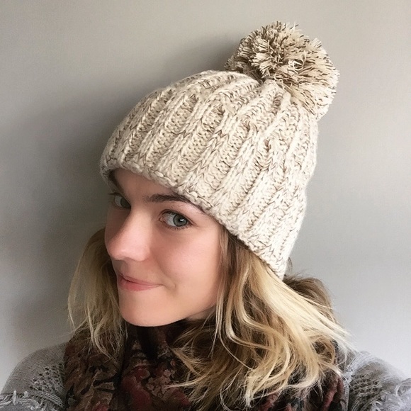 - POM BEANIE HAT - - Picture 4 of 4