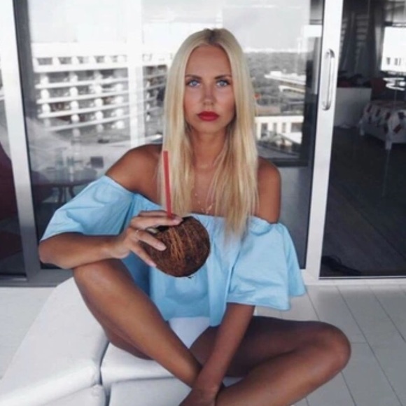 Off Shoulder Crop Top - Picture 2 of 4