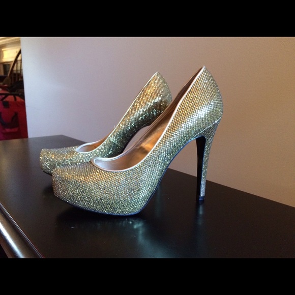 BCBG GOLD POINTED HEELS