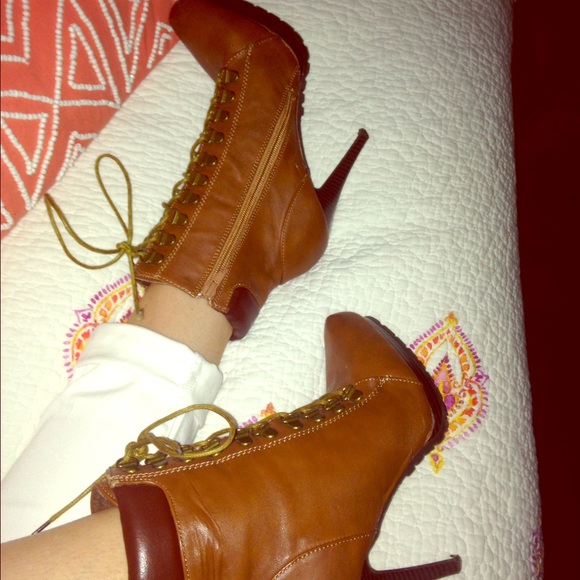 Brown booties/heels! US 8.5
