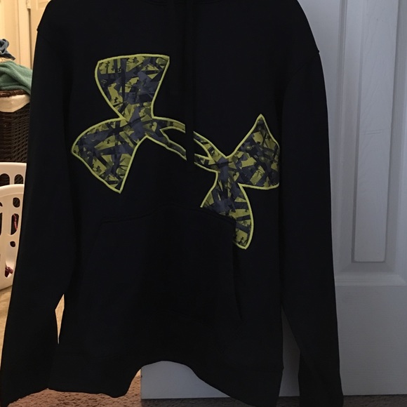 Black under armor hoodie