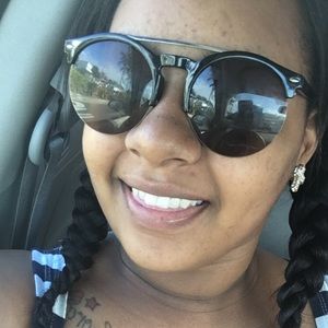 Meet your Posher, Janquel