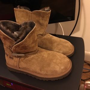 These cinnamon colored UGG women's boots