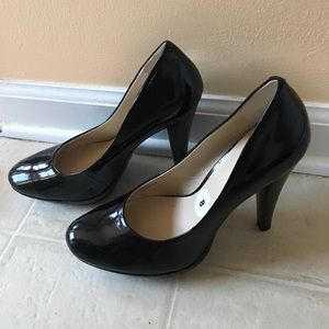 Nine West black pumps size 8