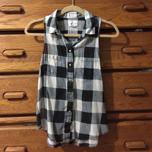 American Eagle sleeveless flannel
