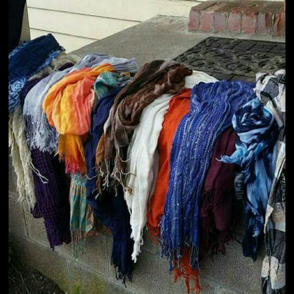 Scarf lot!