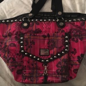 Betsy Johnson. Great for school books!