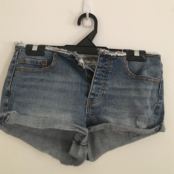 H81 button up denim shorts