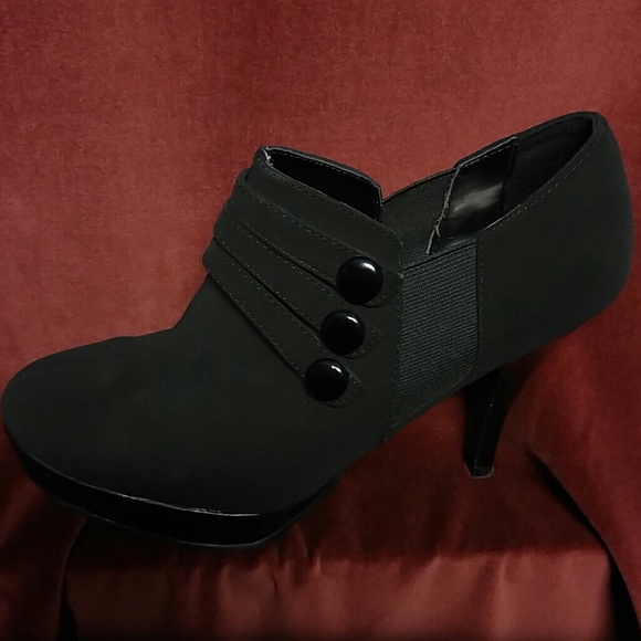 black button Unlisted booties - Picture 2 of 4