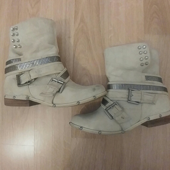 Womens boots size 6.5