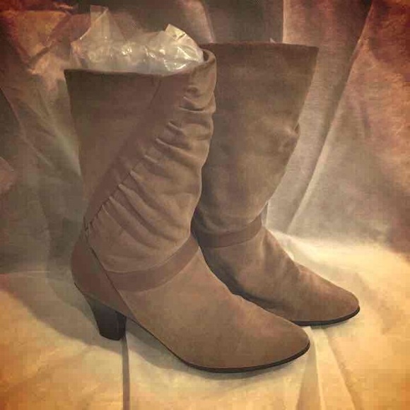 Must Go Sale💝 Tan Mid-Calf Boots