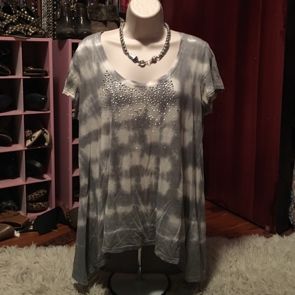 Gray tie-dye embellished t shirt.