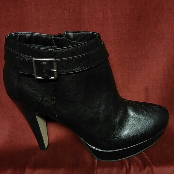 Black leather Madden Girl booties - Picture 2 of 4