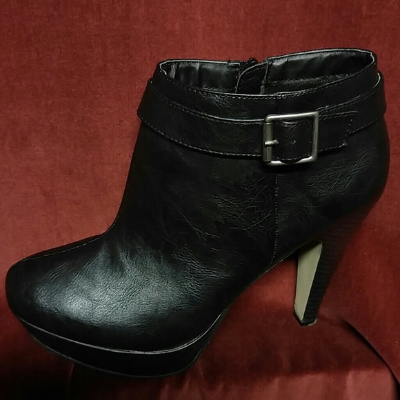 Black leather Madden Girl booties - Picture 3 of 4