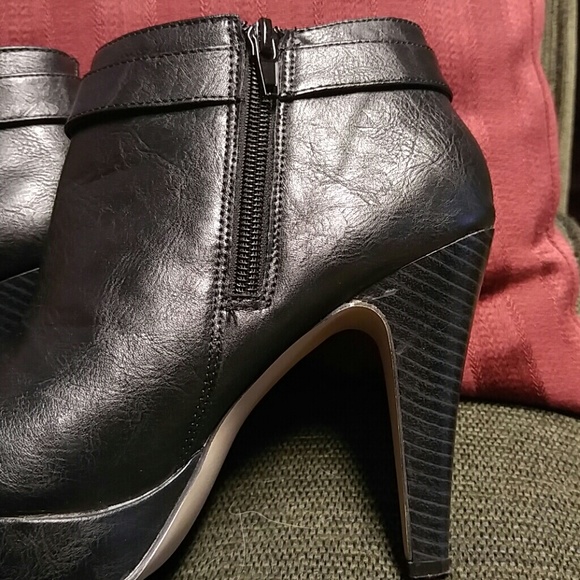 Black leather Madden Girl booties - Picture 4 of 4