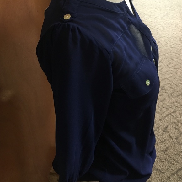 Blouse - Picture 2 of 3