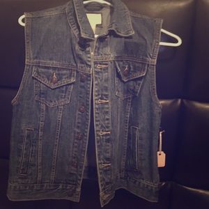 Casual Vest Light Denim Never Worn Sz (M)