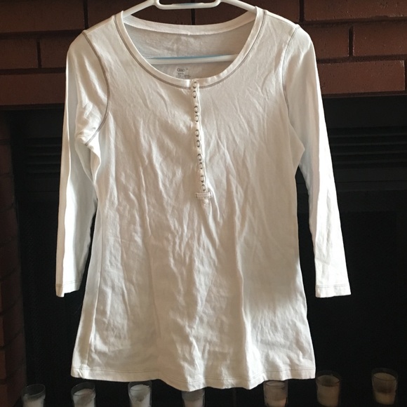 White quarter length sleeve shirt