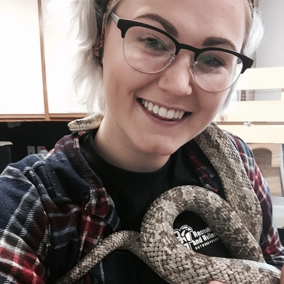 MEET ME ☺️✌🏼️🎉 - Picture 2 of 4