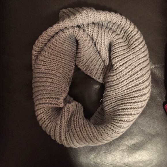 Chunky knit infinity scarf