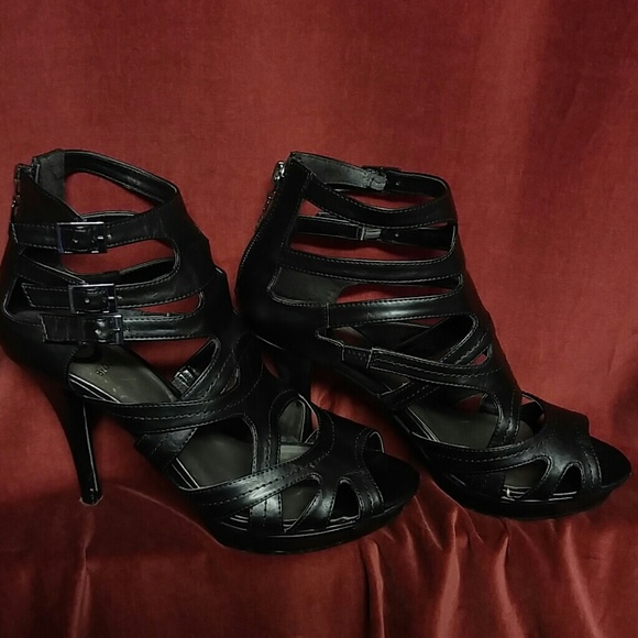 Black Leather Peep Toe Guess Heels - Picture 3 of 4