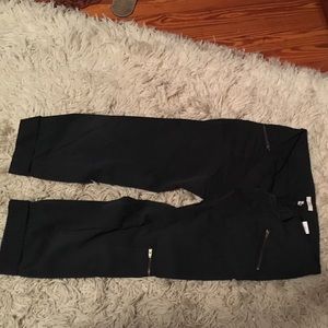 Navy blue Joie cropped pants.