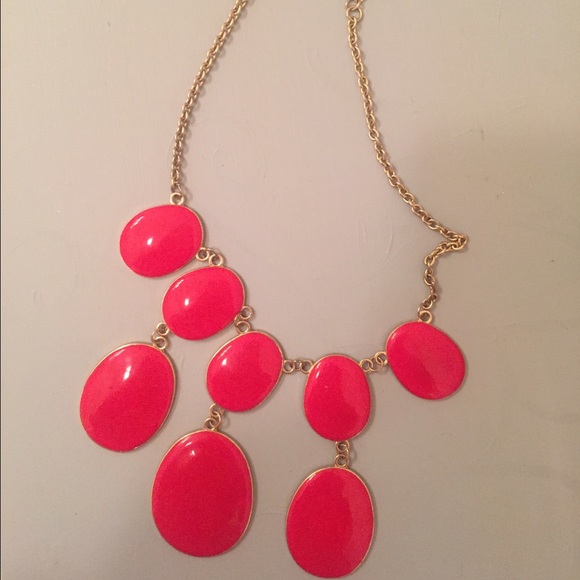 Red statement necklace - Picture 2 of 2