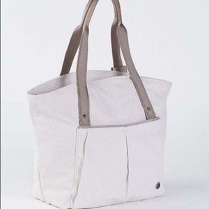 Lululemon Live Free Everything Tote- Rare NWOT