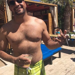 Meet your Posher, Cesar