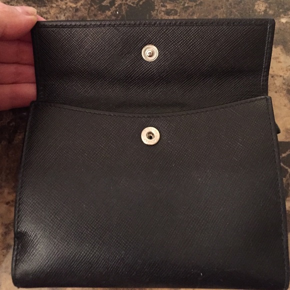 Authentic Prada wallet📸