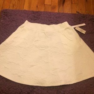 White textured skirt