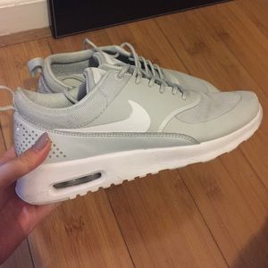 GREY NIKE AIR MAX THEA
