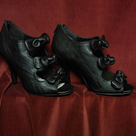 Black Leather Olsenboye 3inch Heels - Picture 2 of 4