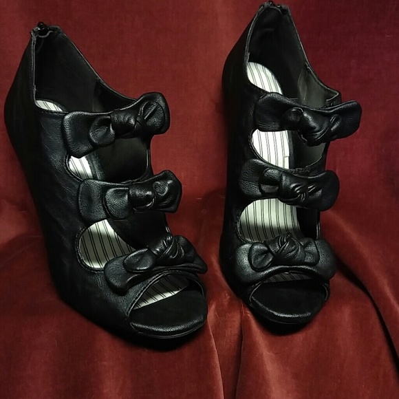 Black Leather Olsenboye 3inch Heels - Picture 3 of 4