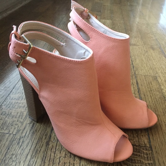 SOLD***LILIANA***Peep Toe Booties-7.5 - Picture 4 of 4