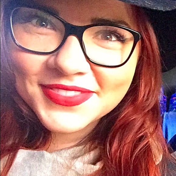 Meet Your Posher! - Picture 3 of 3