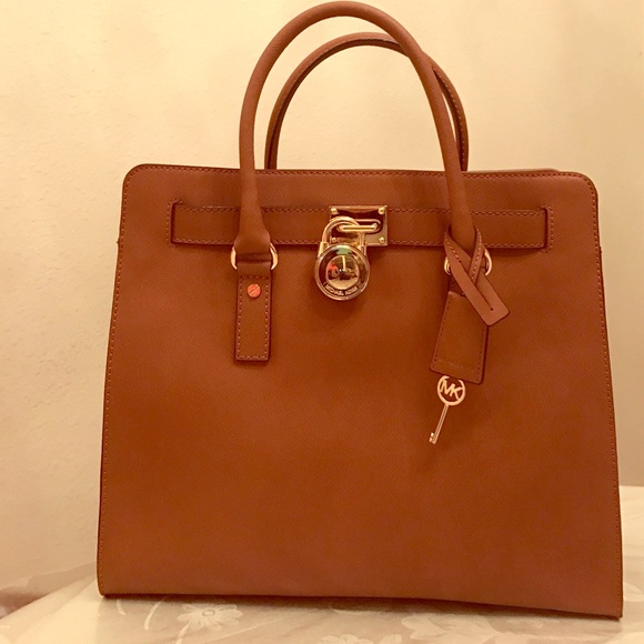 Large Luggage Hamilton Michael Kors Sarchel!