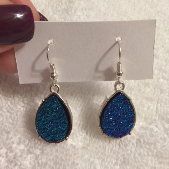 Jewelry - 💰💰Dangle Royal Blue / Green Earrings