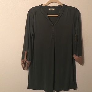 3/4 dark green blouse