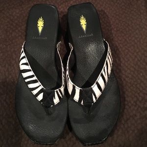 Volatile sandals