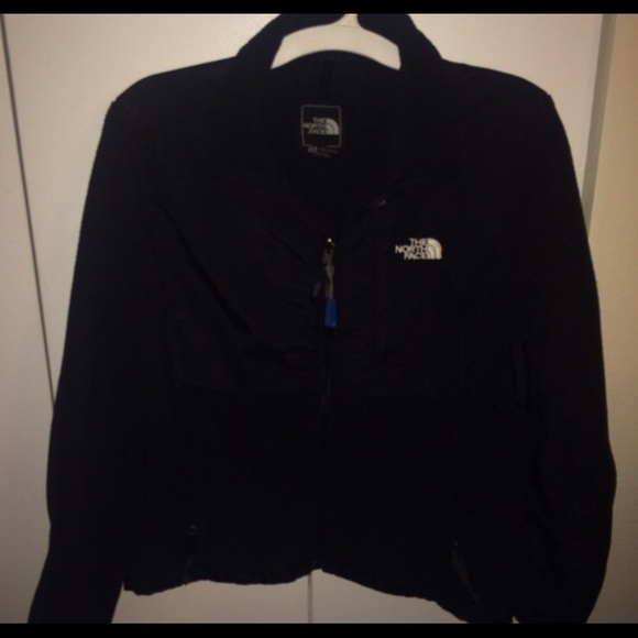 Woman's North Fave Denali - Black. Large petite.