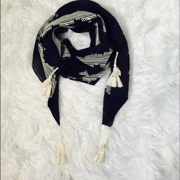 🎉Cyber SaleJ.Crew Boho Scarf with Tassel - Picture 2 of 3