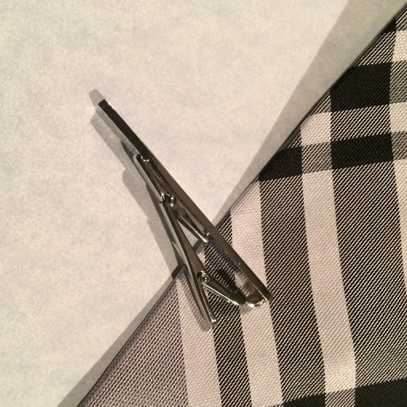 Sliver/Black Tie Clip - Picture 3 of 3