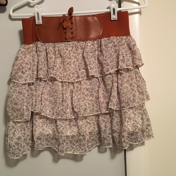 Deb ruffle skirt