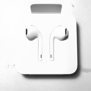 NEVER USED Apple EarPods
