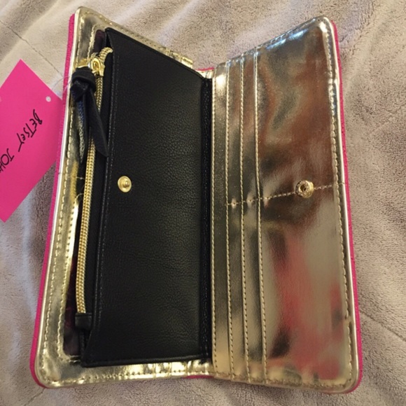 Betsey Johnson Quilted wallet -Fushia - Picture 3 of 4