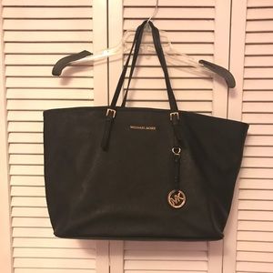 Authentic Micheal Kors Jet Set Tote