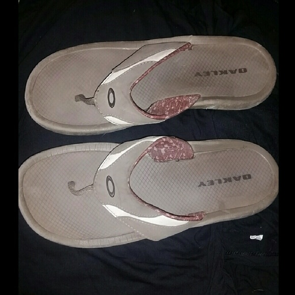 Men's Oakley flip flops